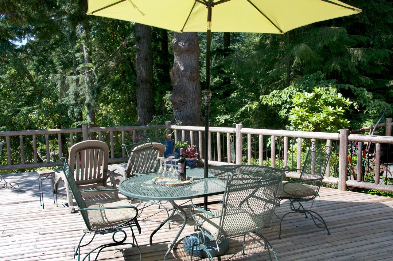 Hideaway Lodge B And B Woodinville Exterior photo